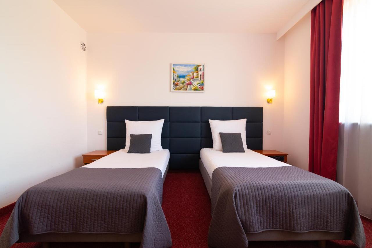 Hotel Victoria Bolszewo Ngoại thất bức ảnh