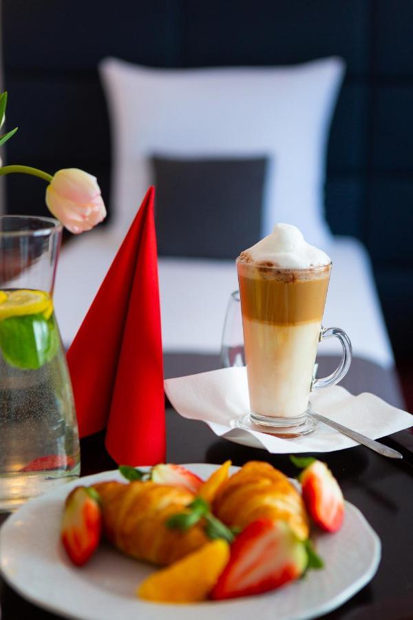 Hotel Victoria Bolszewo Ngoại thất bức ảnh