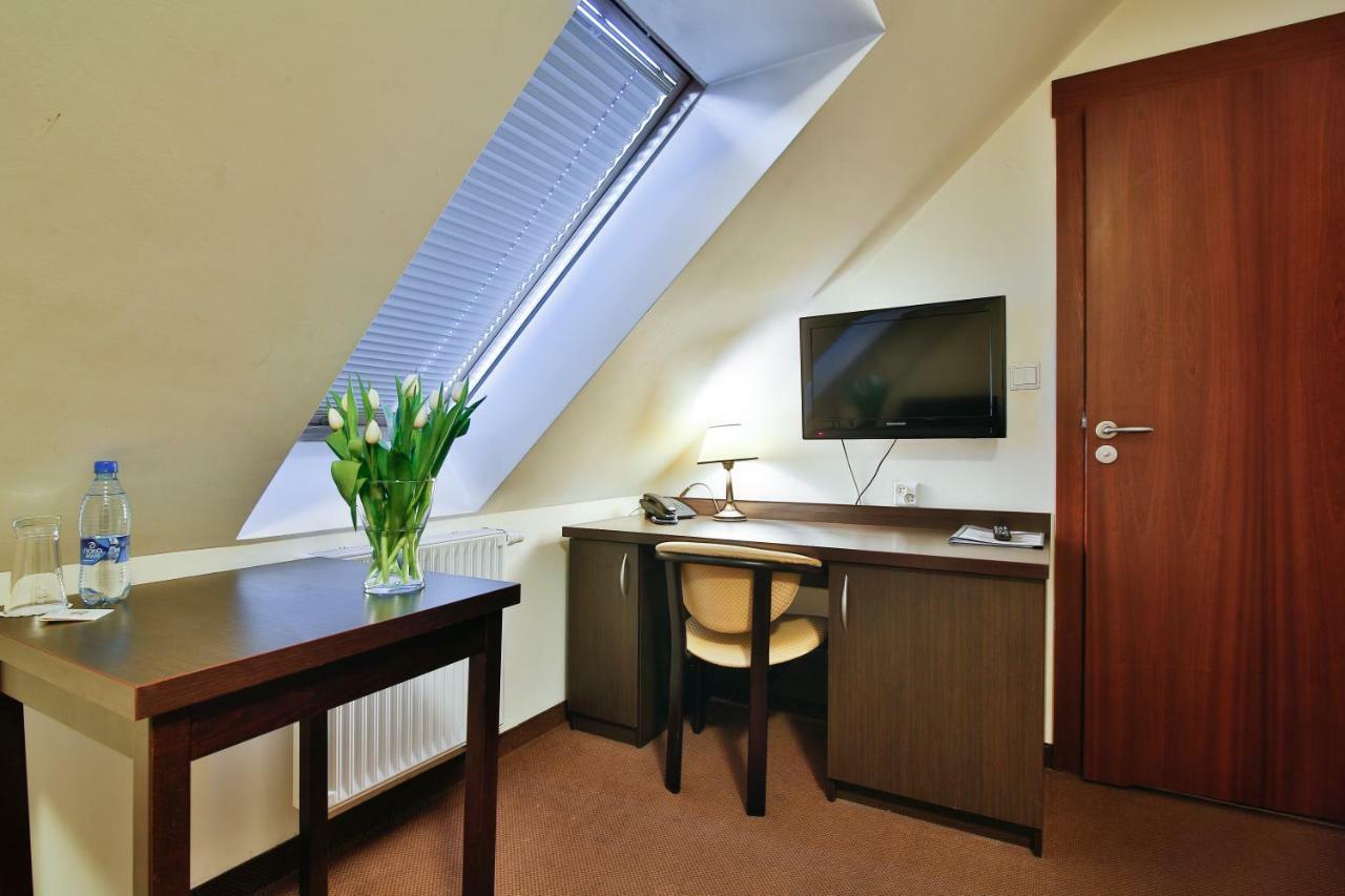 Hotel Victoria Bolszewo Ngoại thất bức ảnh
